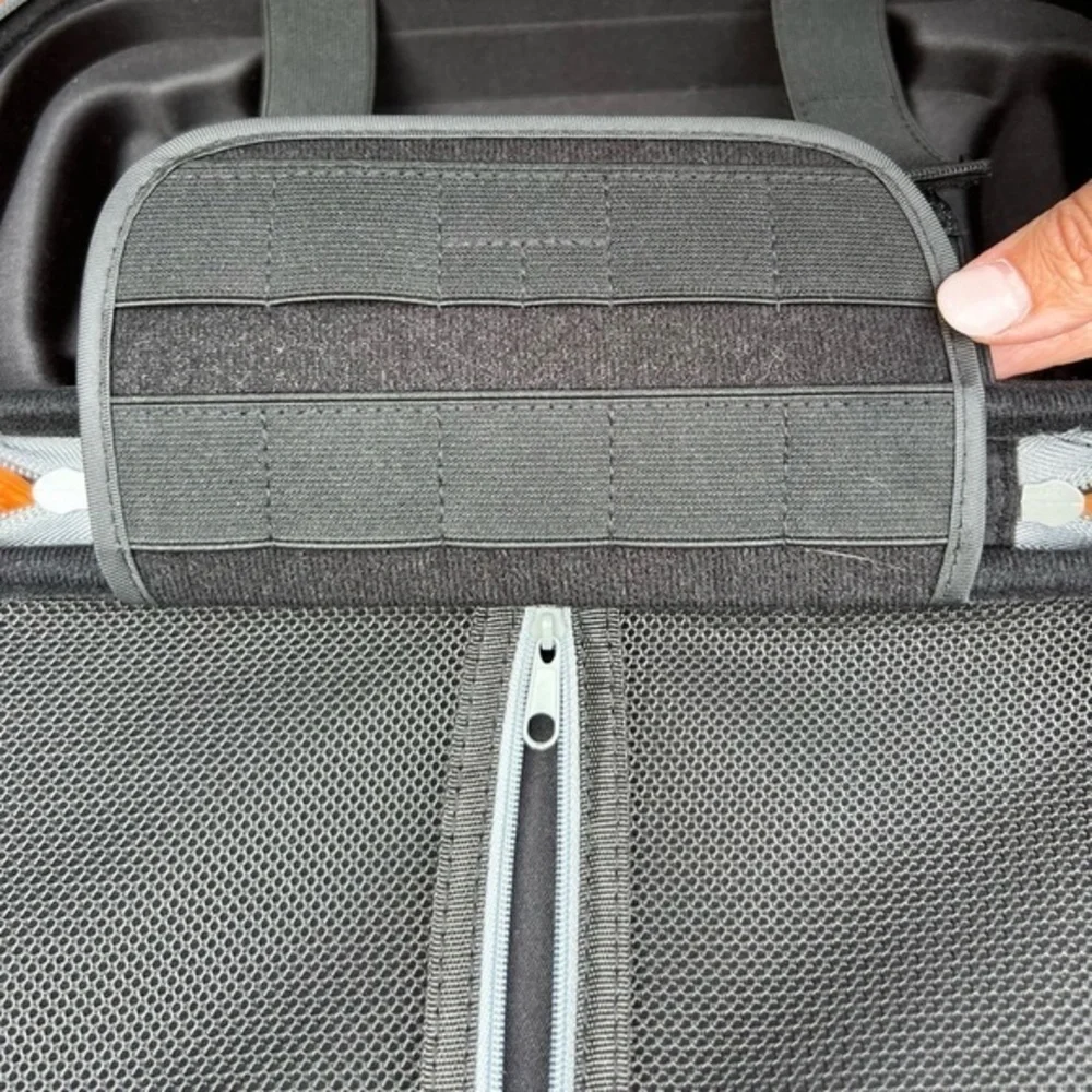 Nintendo switch carrying case. Like new. Excellent condition.